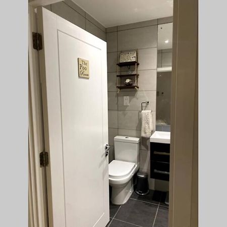 Luxury 1 Bedroom Apartment With Netflix & Parking Borehamwood Exteriör bild