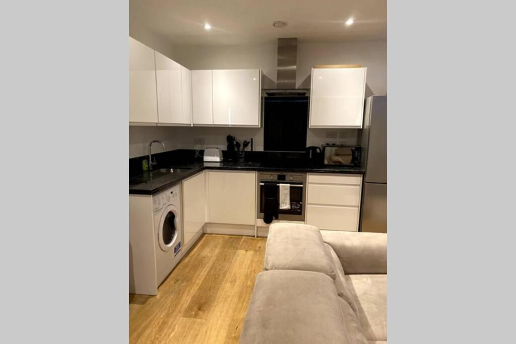 Luxury 1 Bedroom Apartment With Netflix & Parking Borehamwood Exteriör bild