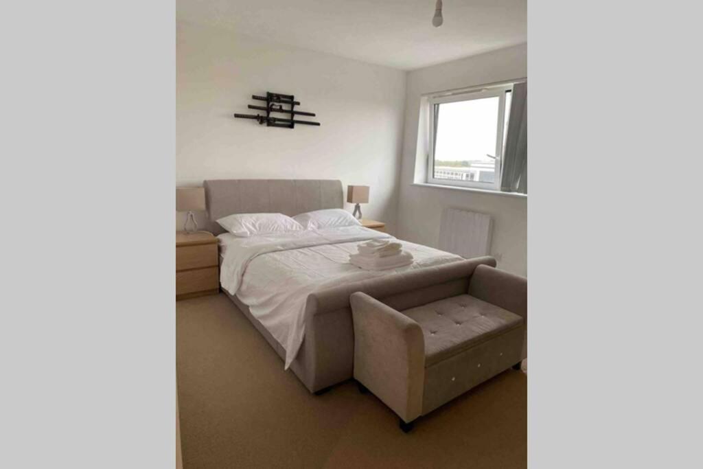 Luxury 1 Bedroom Apartment With Netflix & Parking Borehamwood Exteriör bild